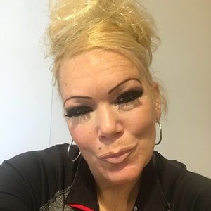 Meet your Posher, Pamela